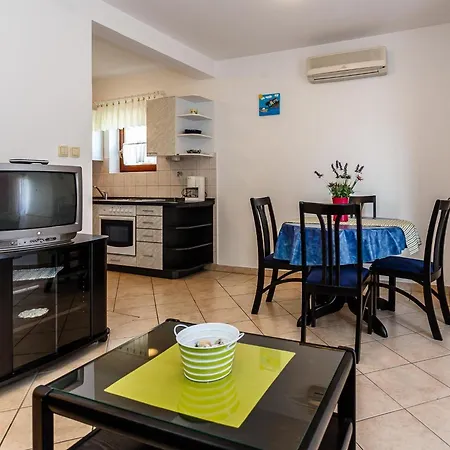 Comfortable Krk With Sea View And Balcony Апартаменты *