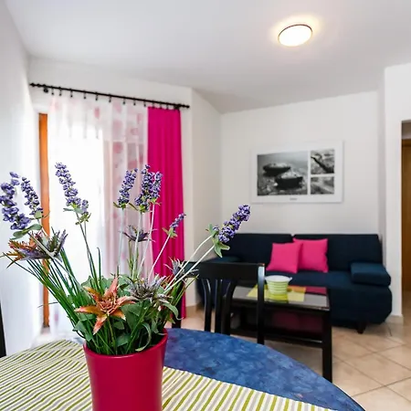 Comfortable Krk With Sea View And Balcony Крк